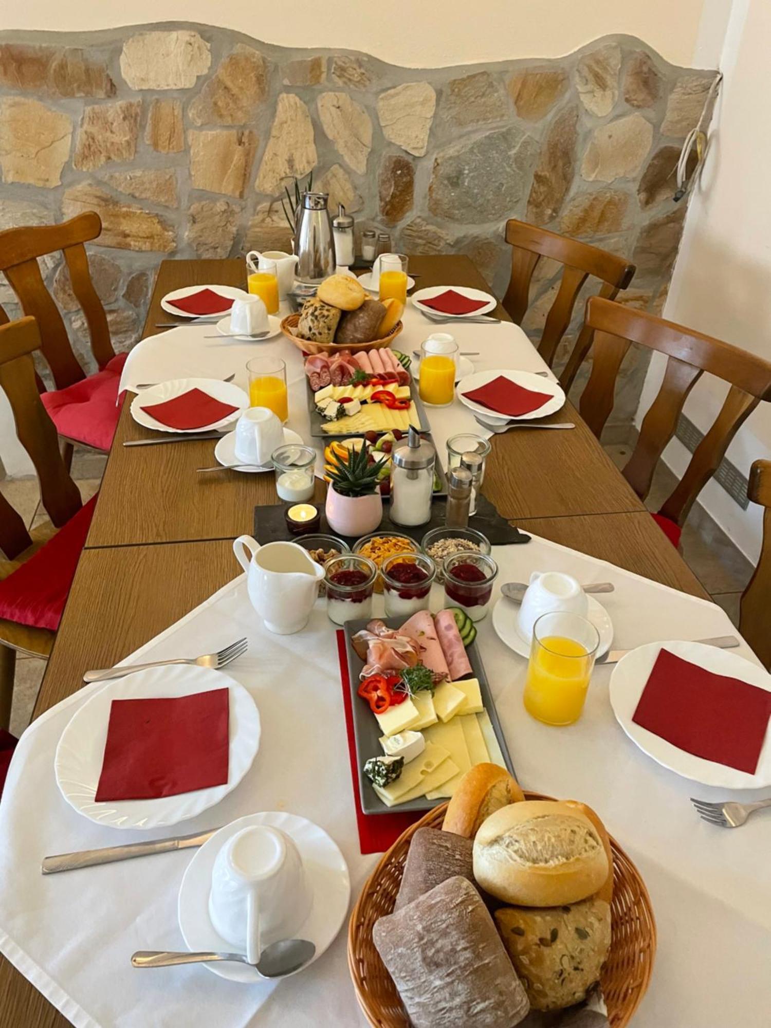 Hotel "Pension Marlis" Garni Reichenberg  Екстериор снимка