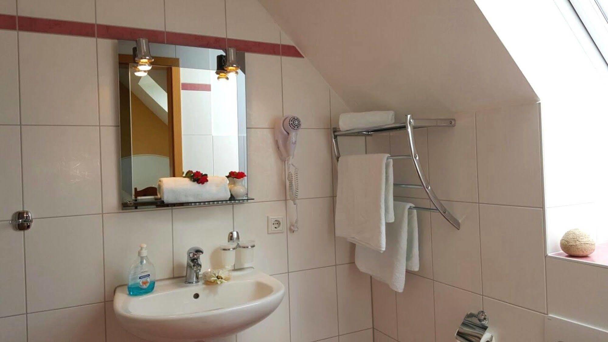 Hotel "Pension Marlis" Garni Reichenberg  Екстериор снимка