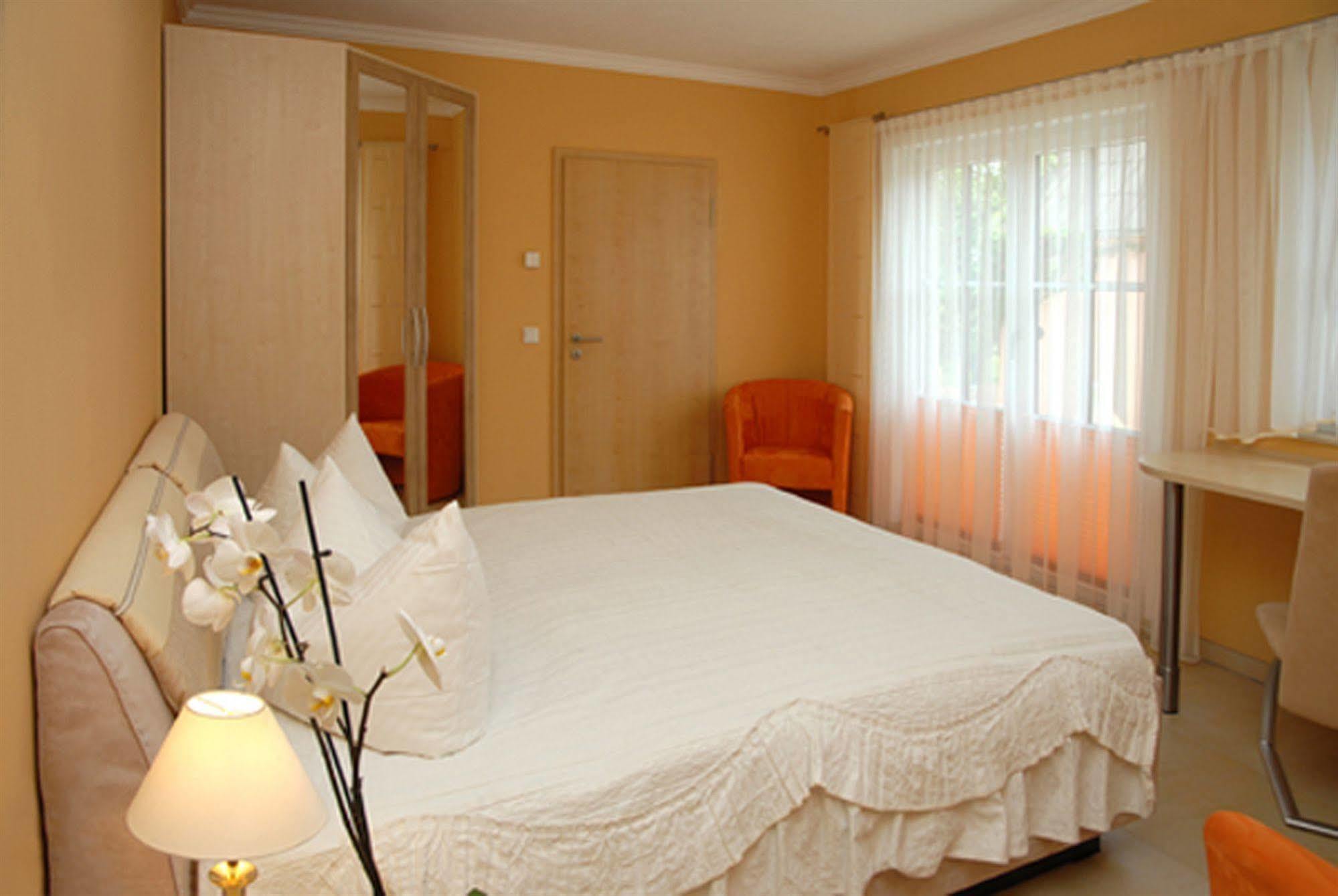 Hotel "Pension Marlis" Garni Reichenberg  Екстериор снимка